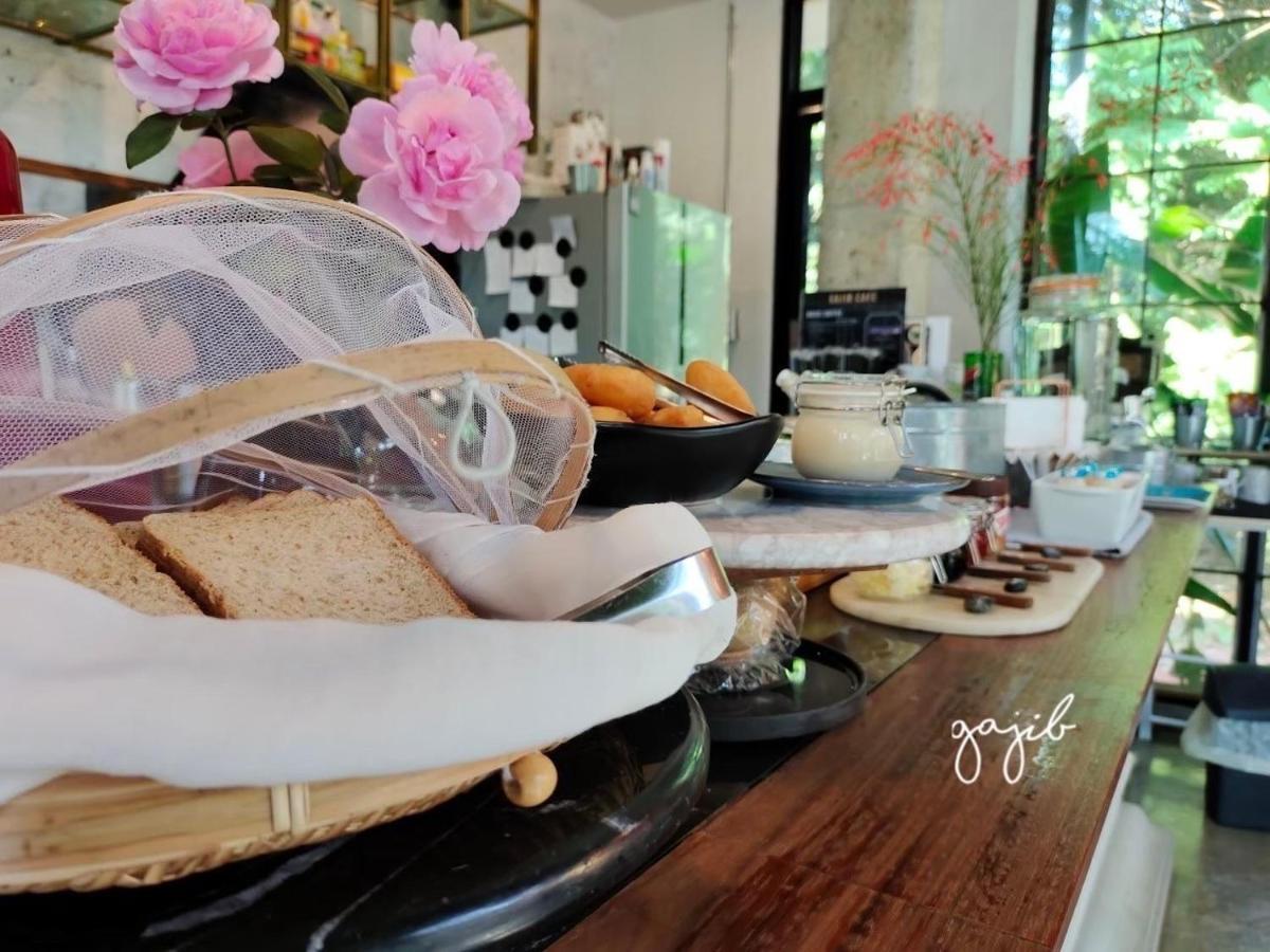 Gajib Bed&Breakfast 암파와 외부 사진